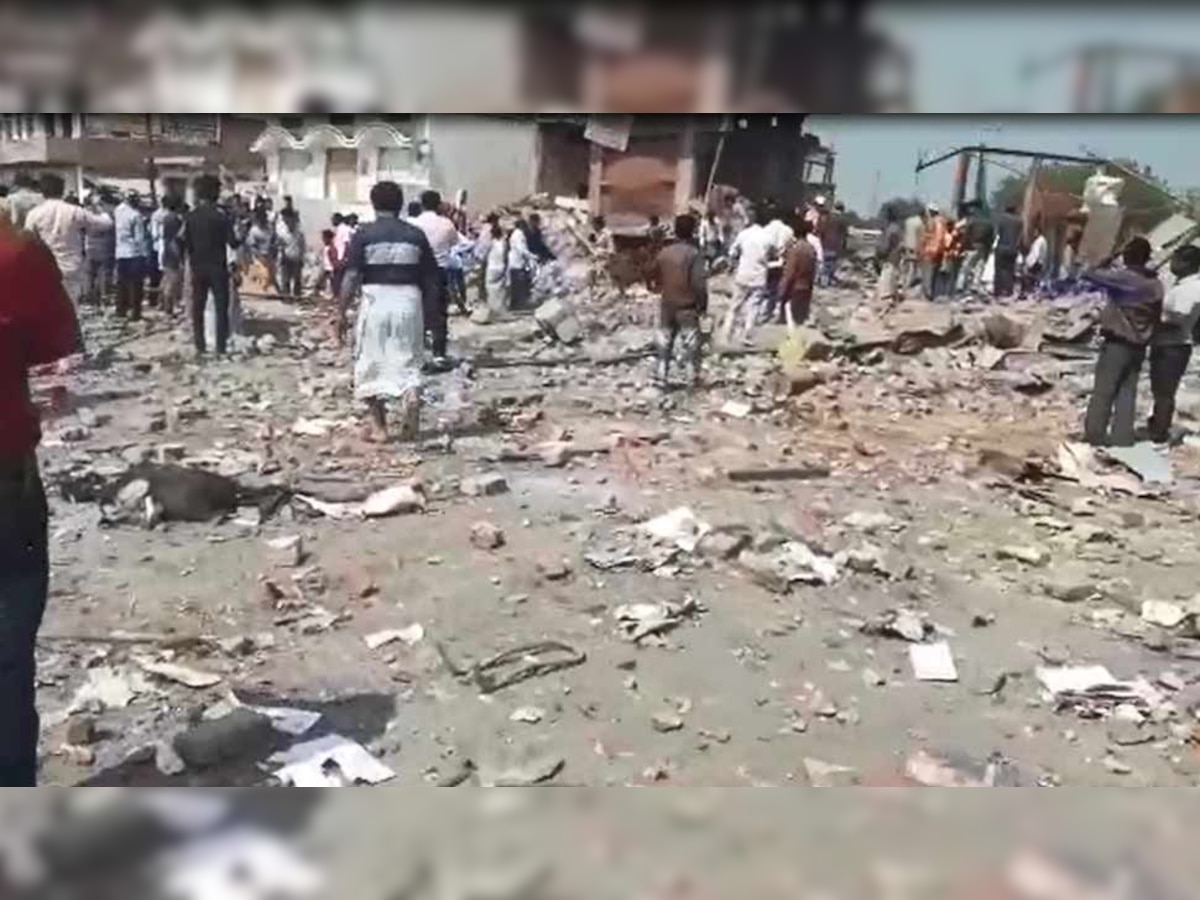 भदोही: पटाखा व्यवयासी के घर में विस्फोट से 10 लोगों की मौत, NDRF की टीम मौके पर पहुंची