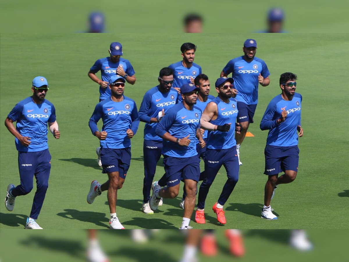 भारतीय कोच रवि शास्त्री अब विश्व कप से पहले टीम में कुछ स्थानों को पक्का करना चाहेंगे.(फोटो: IANS)