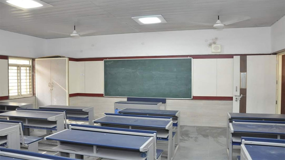 दिल्ली के 88 फीसदी स्कूलों में खेल के मैदान और कंप्यूटर सुविधा : आर्थिक सर्वेक्षण