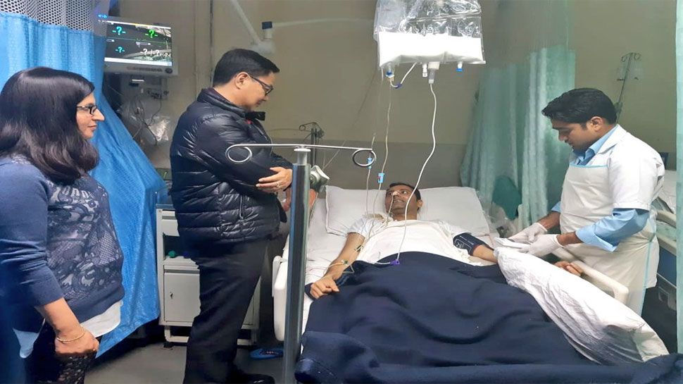 पुलवामा में हुए एनकाउंटर में घायल DIG अमित कुमार को इलाज के लिए AIIMS लाया गया पुलवामा में हुए एनकाउंटर में घायल DIG अमित कुमार को इलाज के लिए AIIMS लाया गया