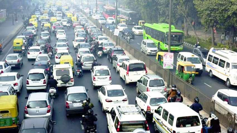 दिल्ली में वाहनों की संख्या एक करोड़ के पार, 70 लाख से अधिक हैं टू व्हीलर: आर्थिक सर्वे