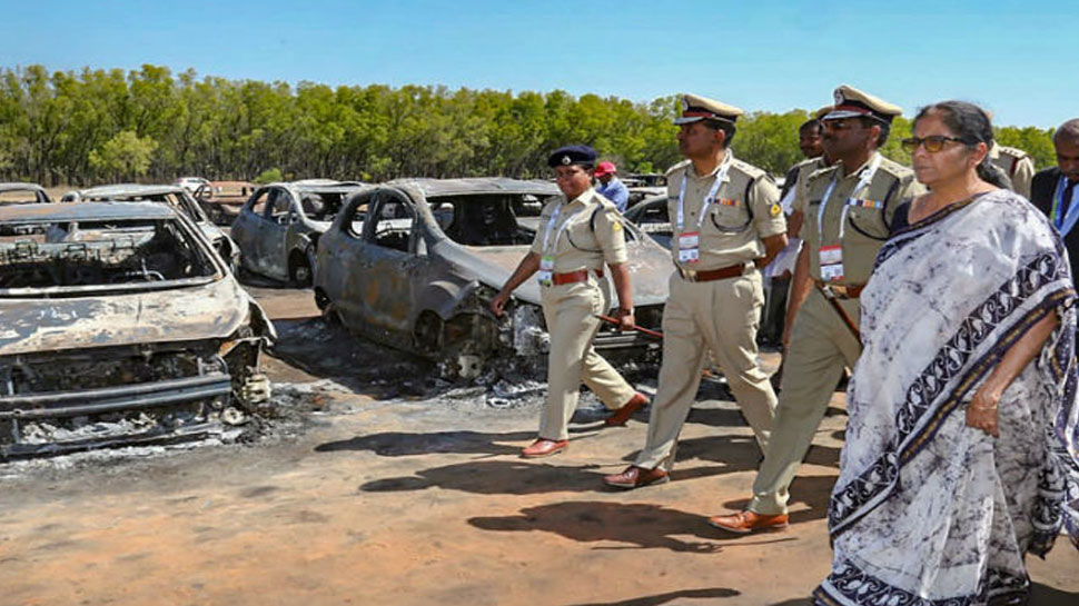 ऐरो इंडिया शो में 300 गाड़ियां हुई थी जलकर खाक, घटना स्थल पर पहुंची रक्षा मंत्री सीतरमण