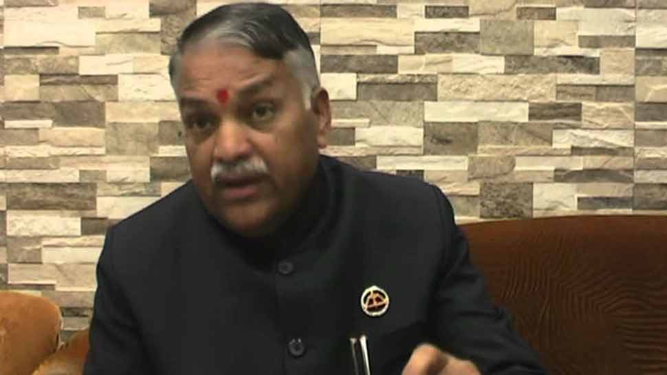 शिवसेना के पढ़े-लिखे सांसद बोले, 'बीमार हैं तो मेरे पास आइए, मंत्रों और भभूत से कर दूंगा ठीक'