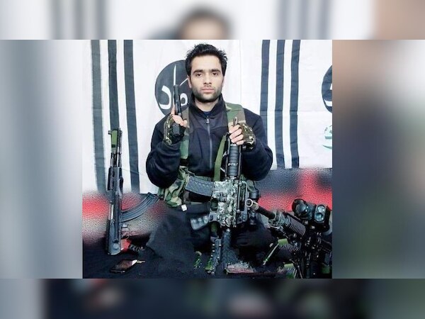 जैश आतंकी आदिल अहमद डार ने दिया था हमले को अंजाम. फाइल फोटो