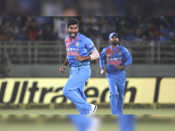 बुमराह ने 19वें ओवर में शानदार गेंदबाजी से केवल दो रन दिए और भारत को मैच में वापसी कराई. (फोटो साभार: IANS) 
