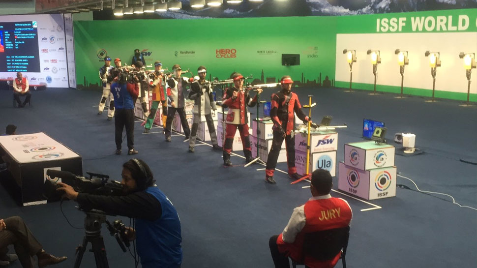 तीन भारतीय निशानेबाज इस स्पर्धा में दौड़ में थे. तीन भारतीय निशानेबाज इस स्पर्धा में दौड़ में थे.