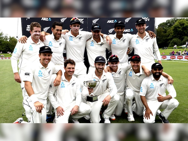 न्यूजीलैंड की टीम (फोटो) ने दिसंबर में श्रीलंका को टेस्ट सीरीज में हराया था. अब उसी श्रीलंका ने दक्षिण अफ्रीका में टेस्ट सीरीज जीत ली है. (फोटो: PTI) 