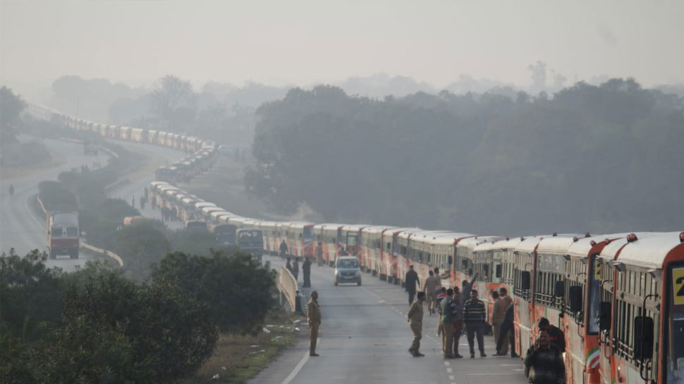 प्रयागराज: गिनीज रिकॉर्ड के लिए UPSRTC ने निकाला 510 बसों का काफिला प्रयागराज: गिनीज रिकॉर्ड के लिए UPSRTC ने निकाला 510 बसों का काफिला