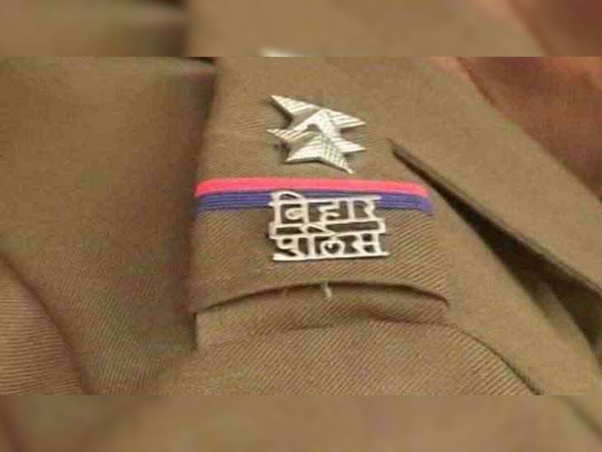 बिहारः छापेमारी में ढोंगी बाबा के घर से 67 लाख रूपये सहित विदेशी मुद्रा और हथियार बरामद
