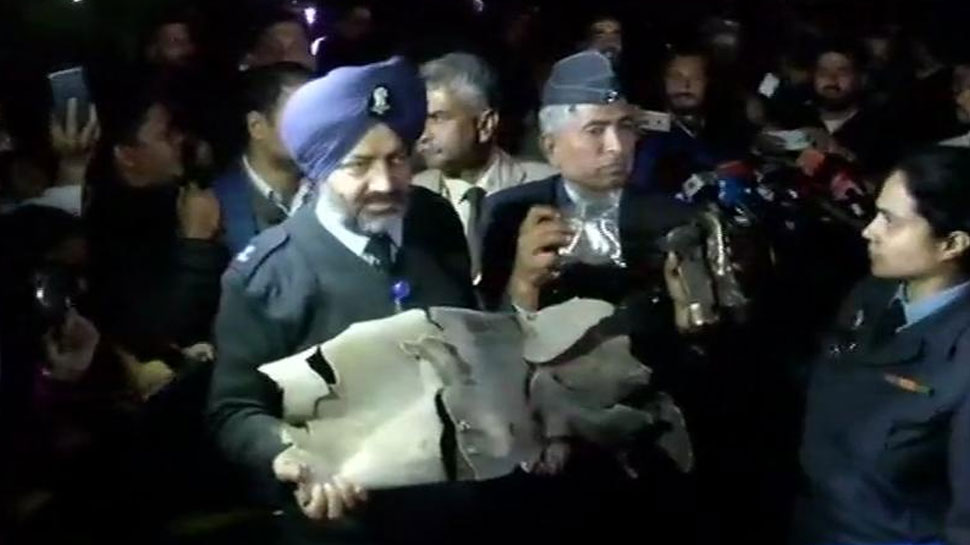 पाकिस्तान के झूठ को सेना ने किया एक्सपोज, F-16 विमान से दागी मिसाइल के दिखाए टुकड़े पाकिस्तान के झूठ को सेना ने किया एक्सपोज, F-16 विमान से दागी मिसाइल के दिखाए टुकड़े