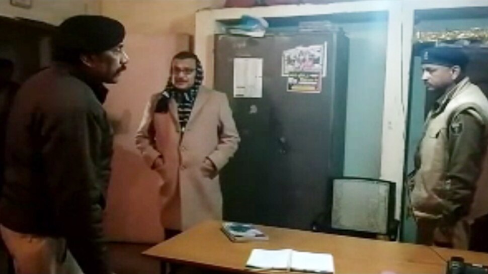 बिहार : DGP गुप्तेश्वर पांडेय ने आरा में थाने का किया औचक निरीक्षण, थानाध्यक्षों को लगई कड़ी फटकार