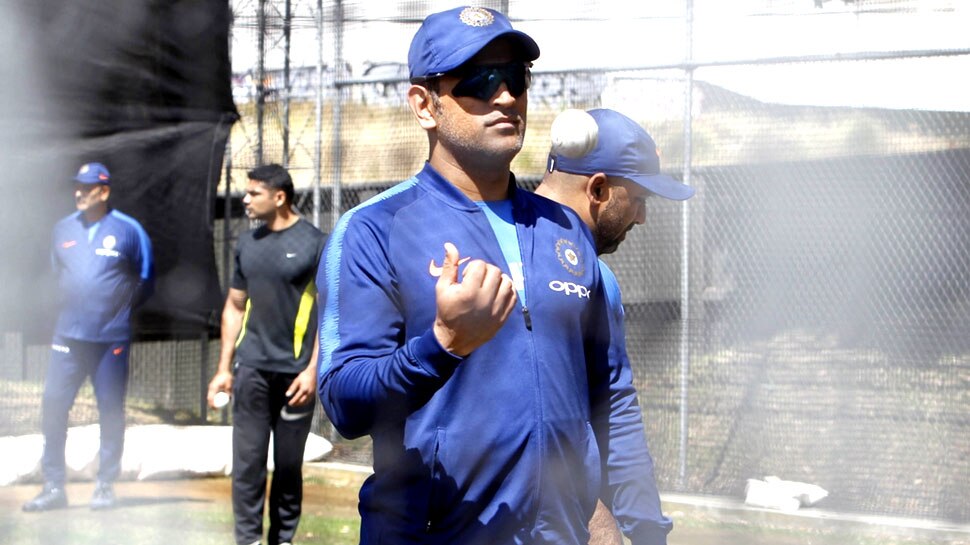 INDvsAUS: एमएस धोनी को हैदराबाद वनडे मैच से पहले चोट लगी