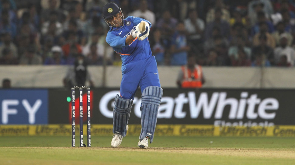 INDvsAUS: जाधव और धोनी की शानदार पार्टनरशिप, टीम इंडिया को दिलाई जीत