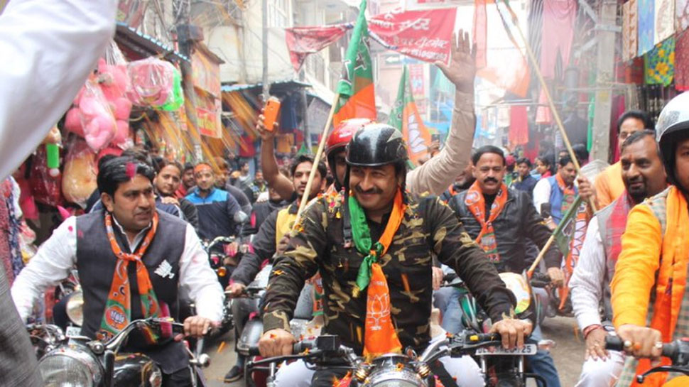 क्या नेहरू जैकेट पहनने से पूर्व PM का अपमान होगा? सेना की वर्दी पहनने पर मनोज तिवारी का जवाब क्या नेहरू जैकेट पहनने से पूर्व PM का अपमान होगा? सेना की वर्दी पहनने पर मनोज तिवारी का जवाब