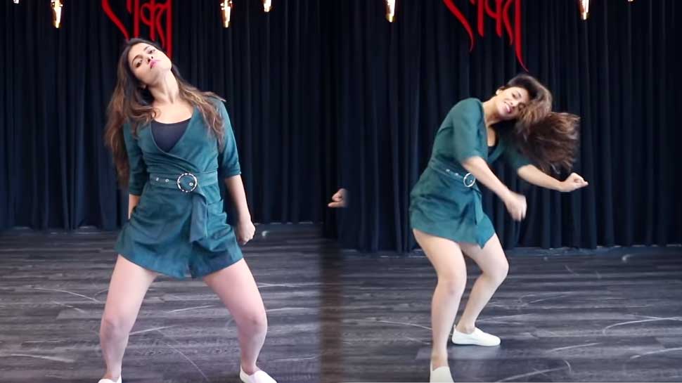 इंटरनेट पर लोग इस लड़की के मूव्स के हुए दीवाने, काफी पसंद किया जा रहा है VIDEO इंटरनेट पर लोग इस लड़की के मूव्स के हुए दीवाने, काफी पसंद किया जा रहा है VIDEO