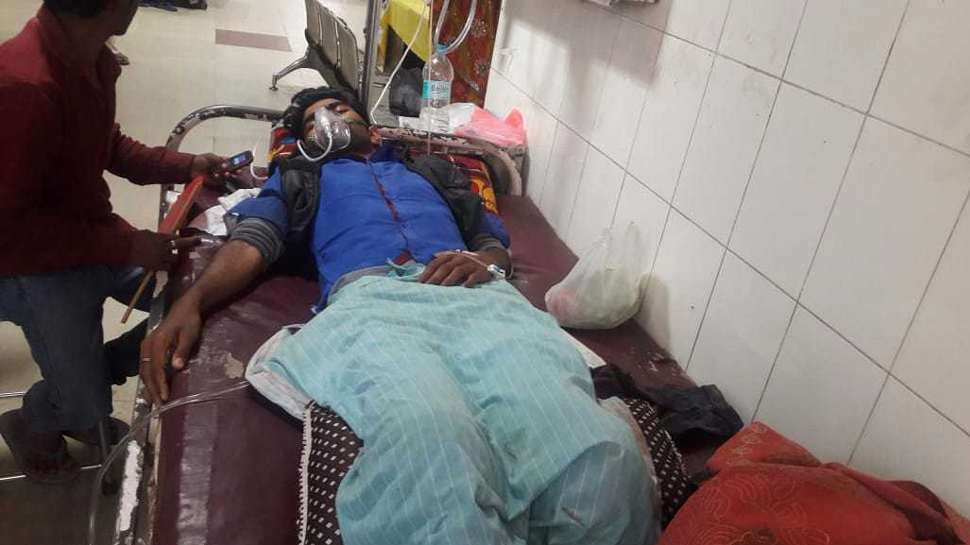 बिहार : ट्रेन से गिरकर कट गए युवक के दोनों पैर, घायल अवस्था में जहानाबाद से पटना अकेले पहुंचा बिहार : ट्रेन से गिरकर कट गए युवक के दोनों पैर, घायल अवस्था में जहानाबाद से पटना अकेले पहुंचा