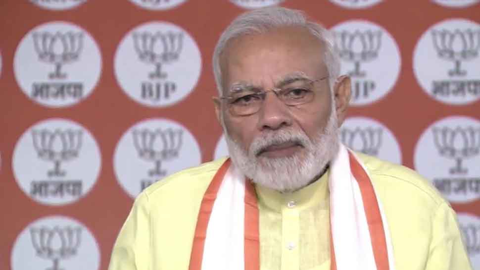 'नेताजी' ने की PM मोदी की तारीफ, तो पार्टी ने केंद्रीय समिति से किया निलंबित