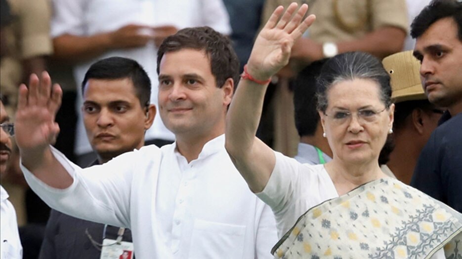 2019 चुनाव : कांग्रेस ने जारी की पहली लिस्ट, सोनिया रायबरेली और राहुल अमेठी से लड़ेंगे चुनाव