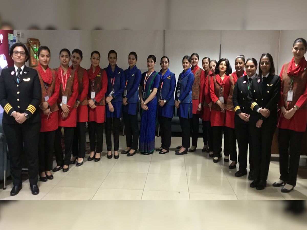 अंतरराष्‍ट्रीय महिला दिवस के अवसर पर दिल्‍ली से नेवार्क जाने वाली एयर इंडिया की फ्लाइट AI-101 का महिला क्रू. 