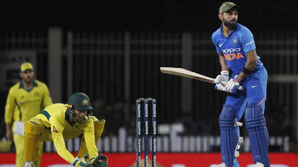 INDvAUS 3rd ODI: तीसरे वनडे में भारत की 32 रन से हार, कोहली का 41वां शतक बेकार INDvAUS 3rd ODI: तीसरे वनडे में भारत की 32 रन से हार, कोहली का 41वां शतक बेकार
