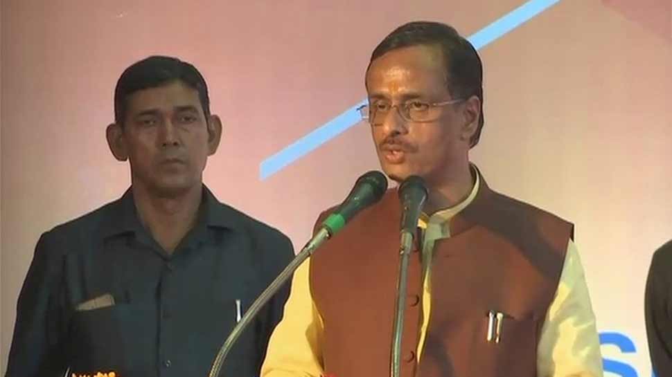 UP के डिप्टी CM बोले, 'पहले कबूतर उड़ा करते थे, अब विमान उड़ते हैं और मारकर आते हैं'