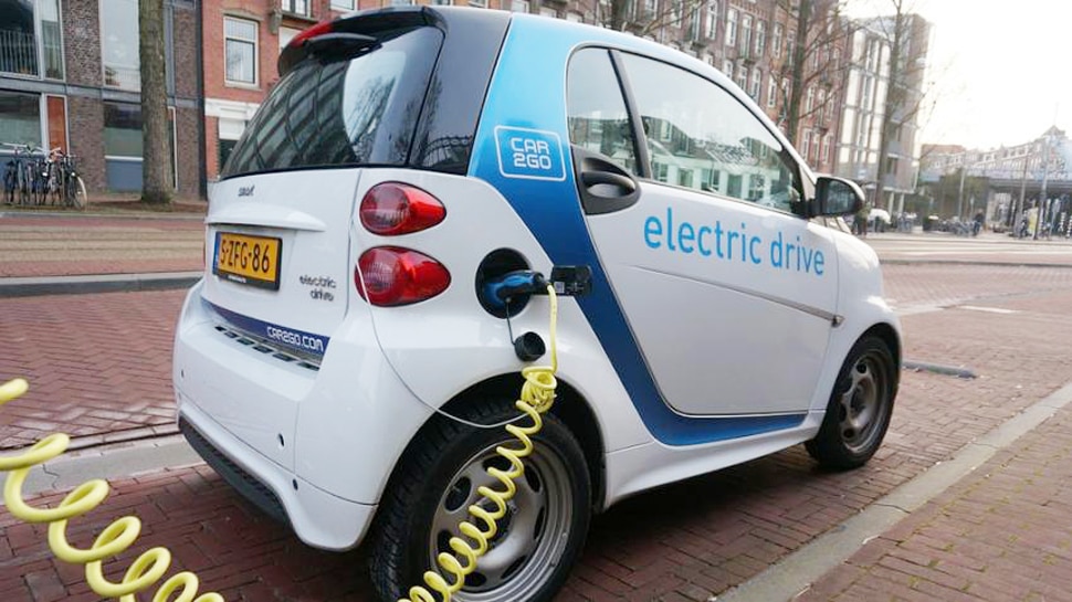 मोदी सरकार की योजना का उठाएं लाभ, Electric Cars पर मिलेगी 1.5 लाख की छूट