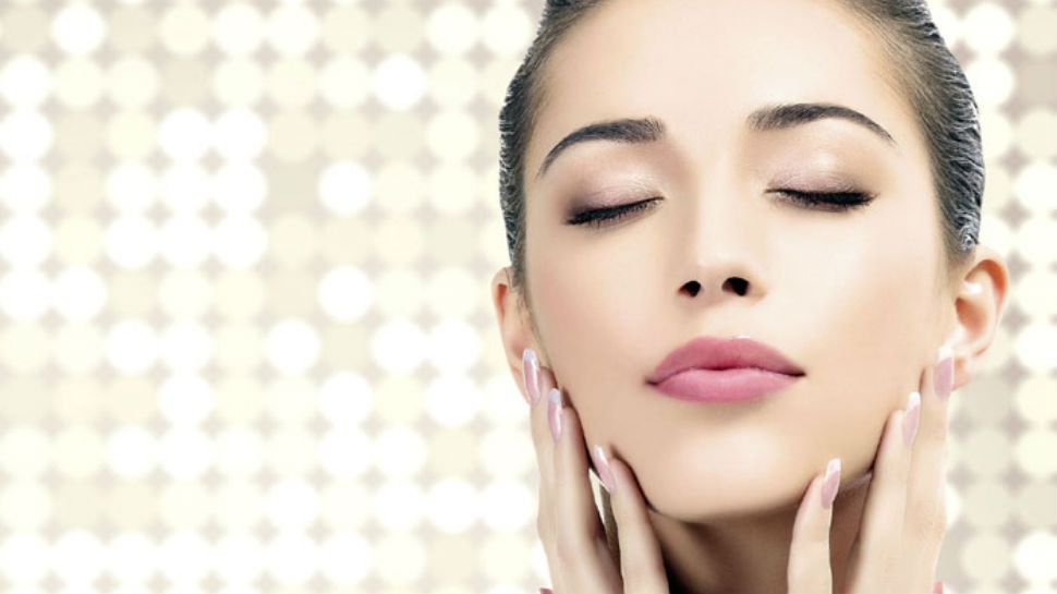 Skin Care: गर्मी में स्किन के साथ न करें कोई समझौता, ऐसे पाएं सॉफ्ट और शाइनी त्वचा