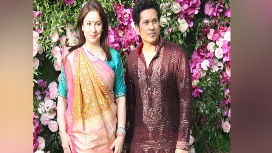 आकाश अंबानी और श्लोका मेहता की शादी में पहुंचे कई क्रिकेटर्स, हार्दिक-सचिन बने बाराती
