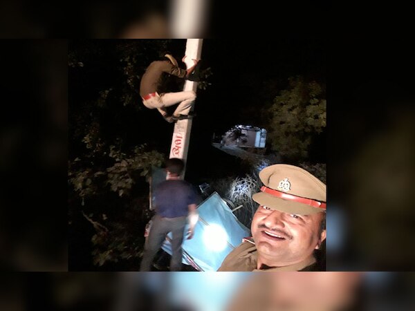 ये फोटो सोशल मीडिया पर वायरल हो रही है. 