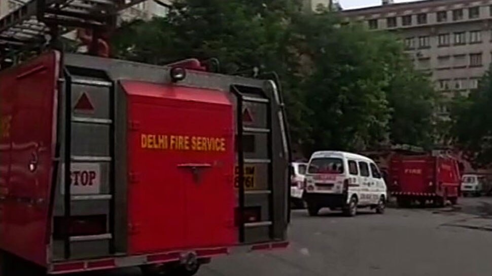 दिल्ली: विकास भवन की छठीं मंजिल पर लगी आग, कोई हताहत नहीं