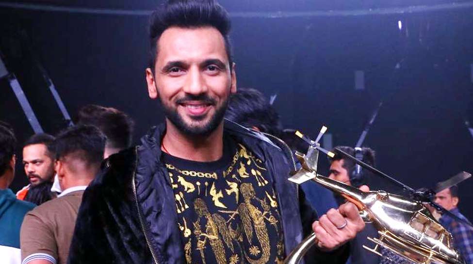 इस एक्टर ने जीता एडवेंचर-रियलिटी शो का खिताब, बने 'खतरों के खिलाड़ी 9' के विनर इस एक्टर ने जीता एडवेंचर-रियलिटी शो का खिताब, बने 'खतरों के खिलाड़ी 9' के विनर