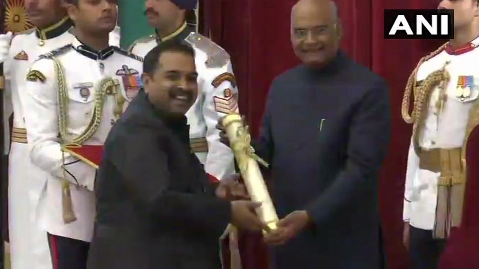 शंकर महादेवन को पद्मश्री से नवाजा President Ram Nath Kovind confers Padma Shri award upon singer and music director Shankar Mahadevan