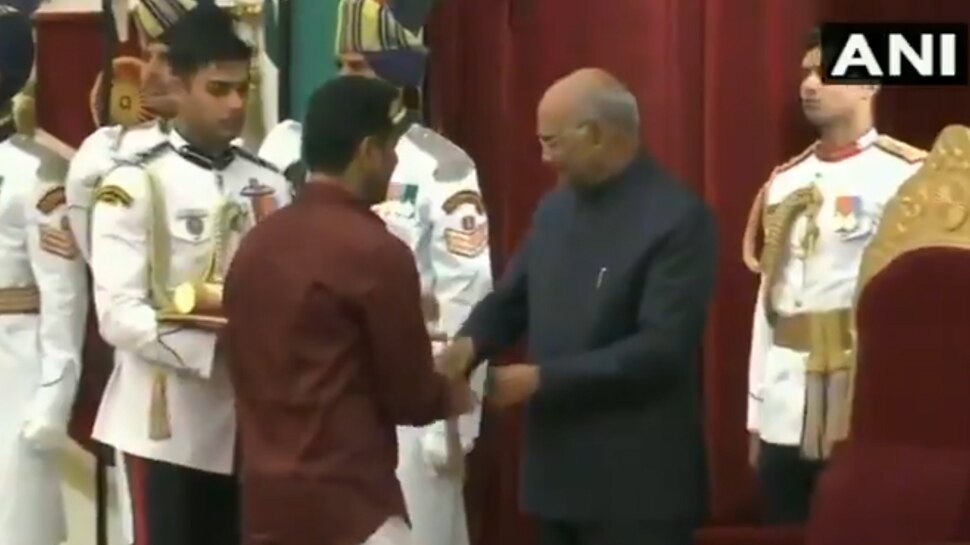 डांसर, फिल्म निर्देशक और अभिनेता प्रभु देवा को पद्म श्री President Ram Nath Kovind confers Padma Shri award upon director and actor Prabhu Deva