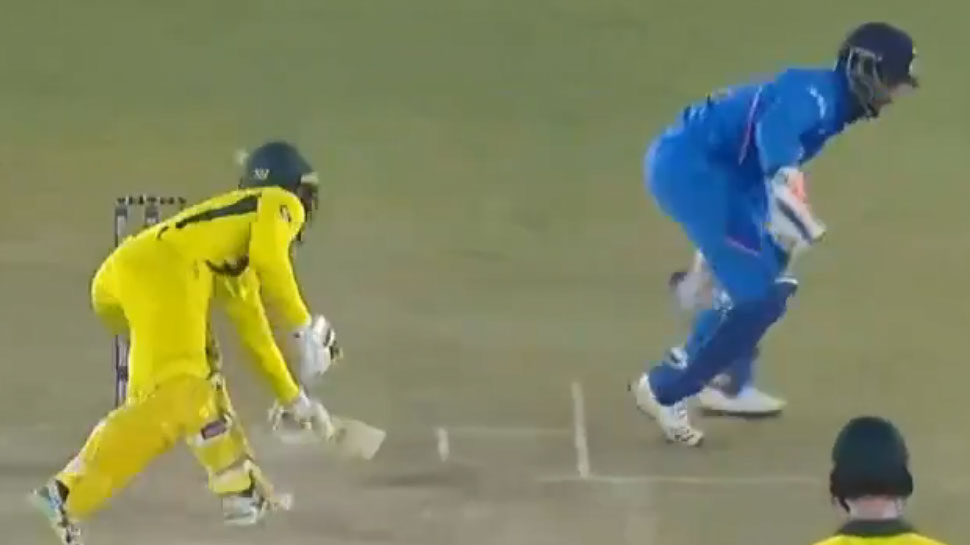 नाराज दर्शकों ने मैदान पर ही पंत को ट्रोल करना शुरू कर दिया. नाराज दर्शकों ने मैदान पर ही पंत को ट्रोल करना शुरू कर दिया.