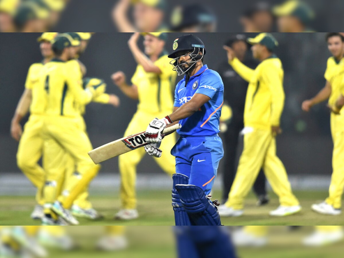 भारतीय टीम की ओर से केदार जाधव (फोटो) ने भुवनेश्वर कुमार के साथ सातवें विकेट के लिए 91 रन की साझेदार की, लेकिन यह जोड़ी टूटते ही टीम की उम्मीदें खत्म हो गईं. (फोटो: PTI) 
