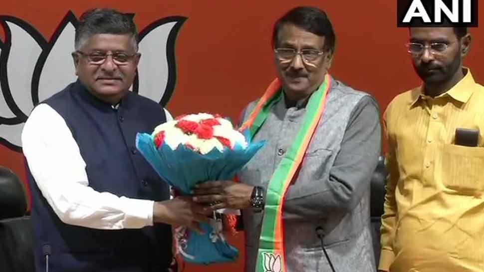 लोकसभा चुनाव से पहले कांग्रेस को बड़ा झटका, राहुल गांधी के करीबी नेता ने थामा बीजेपी का दामन