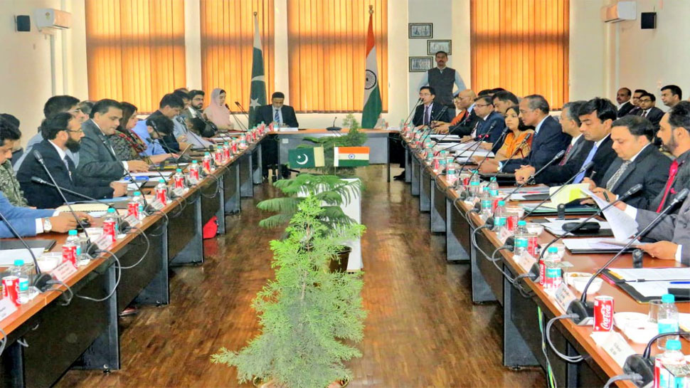 करतारपुर कॉरिडोर: भारत ने PAK से कहा, 'रोजाना 5 हजार श्रद्धालुओं को मिले वीजा फ्री एंट्री' करतारपुर कॉरिडोर: भारत ने PAK से कहा, 'रोजाना 5 हजार श्रद्धालुओं को मिले वीजा फ्री एंट्री'