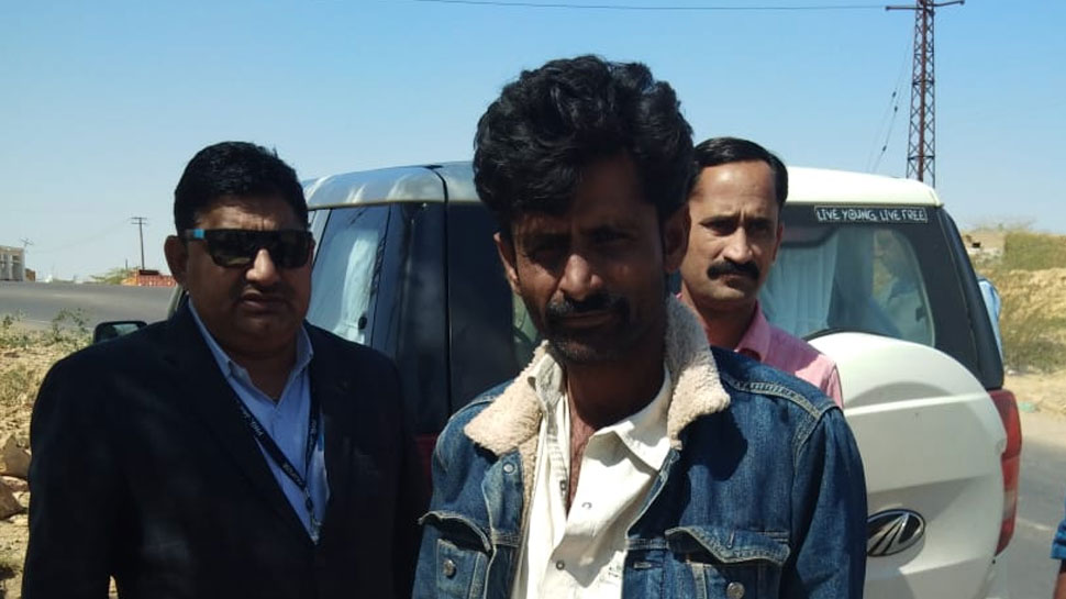 जैसलमेर: 5 हजार रुपये के लालच में ISI को भेज रहा था देश की गोपनीय सूचनाएं, CID ने दबोचा जैसलमेर: 5 हजार रुपये के लालच में ISI को भेज रहा था देश की गोपनीय सूचनाएं, CID ने दबोचा