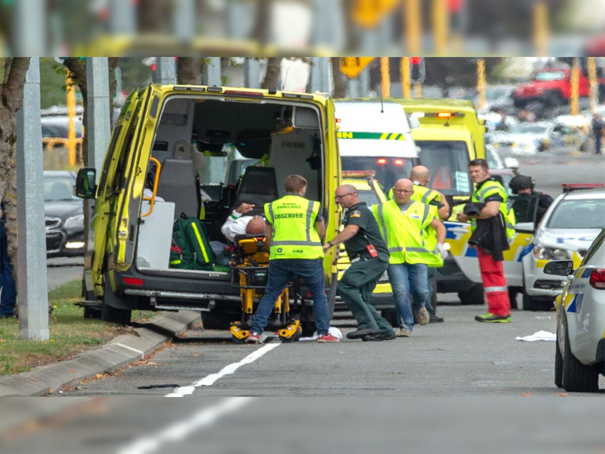 न्यूजीलैंड की दो मस्जिदों पर हमला हुआ है. इन हमलों में कम से कम 49  लोग मारे गए हैं.  (फोटो साभार - रॉयटर्स)