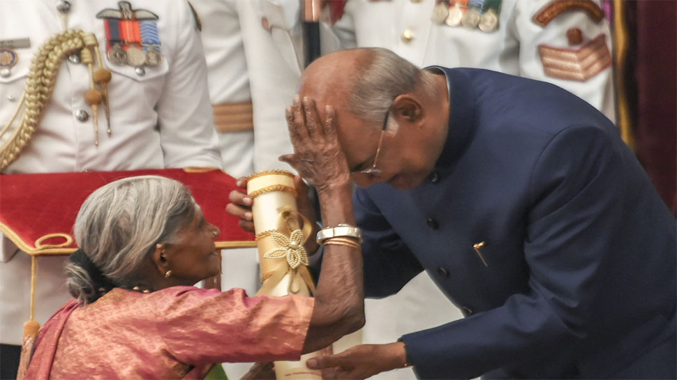 पद्म पुरस्कार समारोह: जब ‘वृक्ष माता’ ने दिया राष्ट्रपति रामनाथ कोविंद को आशीर्वाद