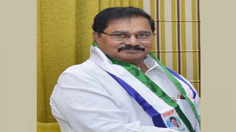 TDP प्रत्याशी बनाये जाने के कुछ घंटे के बाद वाईएसआरसी में शामिल हुये पूर्व मंत्री TDP प्रत्याशी बनाये जाने के कुछ घंटे के बाद वाईएसआरसी में शामिल हुये पूर्व मंत्री