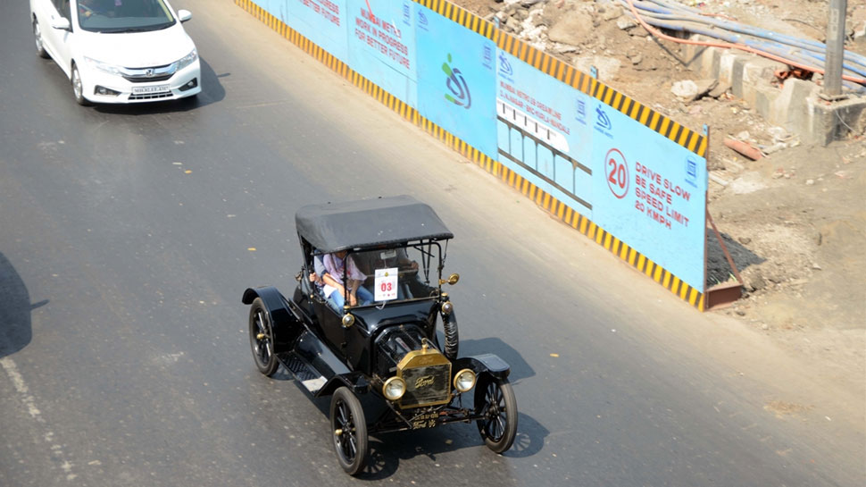Vintage car and Classic bikes rally in Mumbai