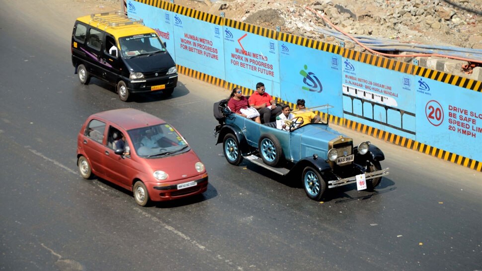 Vintage car and Classic bikes rally in Mumbai