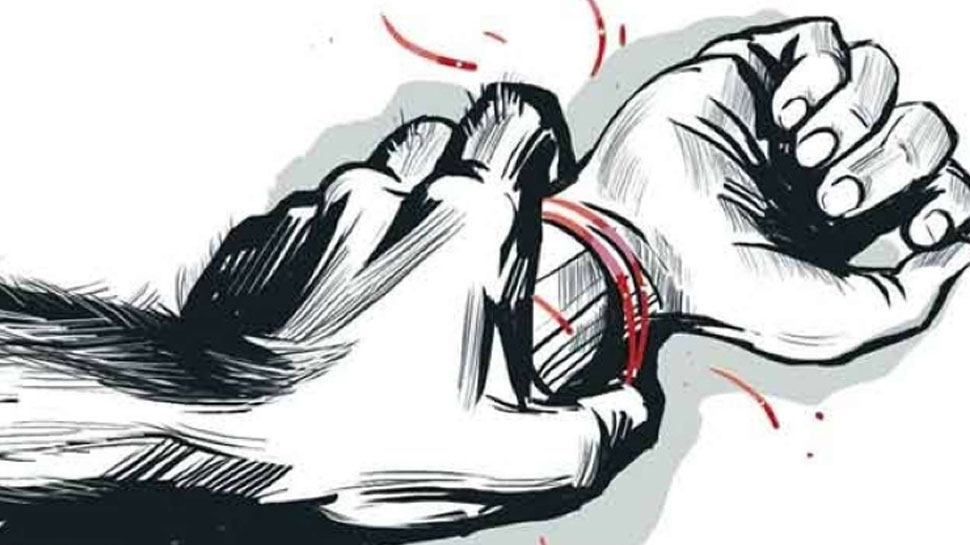 शर्मनाक: यूपी के मुजफ्फरनगर में दलित किशोरी के साथ हुआ सामूहिक रेप शर्मनाक: यूपी के मुजफ्फरनगर में दलित किशोरी के साथ हुआ सामूहिक रेप