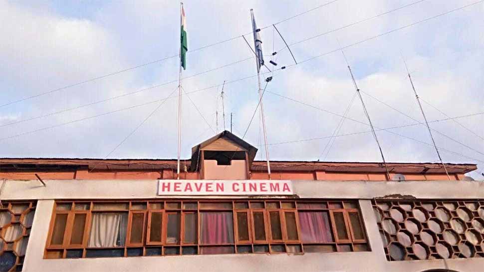 Exclusive : 28 साल बाद कश्मीर के अनंतनाग में खुला सिनेमाहॉल, सीआरपीएफ दे रही है फ्री में टिकट