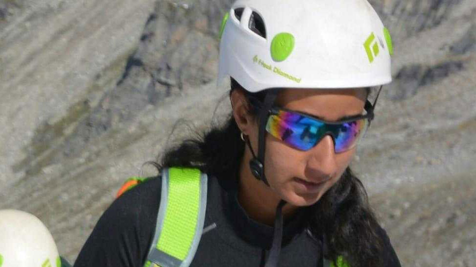 माउंट एवरेस्ट पर फतह के लिए ऑनलाइन फंड जुटाने में लगी कश्मीर की इकलौती मांउटेनर माउंट एवरेस्ट पर फतह के लिए ऑनलाइन फंड जुटाने में लगी कश्मीर की इकलौती मांउटेनर