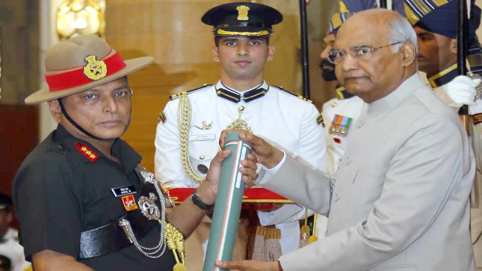राष्ट्रपति रामनाथ कोविंद ने सशस्त्र बलों को प्रदान किए वीरता पुरस्कार राष्ट्रपति रामनाथ कोविंद ने सशस्त्र बलों को प्रदान किए वीरता पुरस्कार