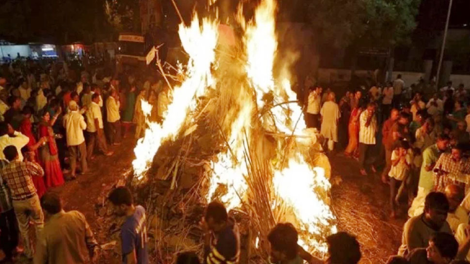 होलिका दहन आज, इस विधि से करें पूजा-अर्चना, जानें क्या है शुभ मुहूर्त