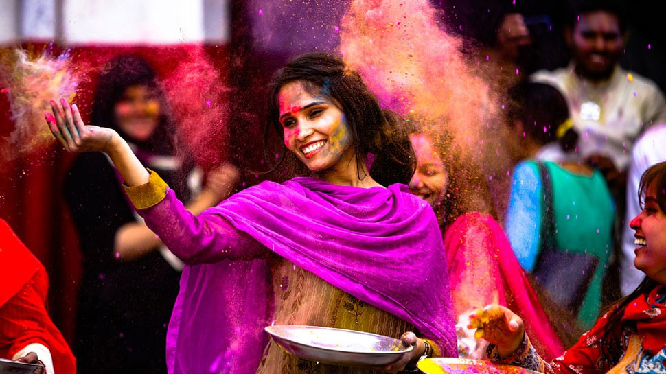 Holi 2019: ‘केमिकल’ वाले रंगों की बजाय इन प्राकृतिक रंगों से खेलें होली, जानें बनाने का तरीका Holi 2019: ‘केमिकल’ वाले रंगों की बजाय इन प्राकृतिक रंगों से खेलें होली, जानें बनाने का तरीका
