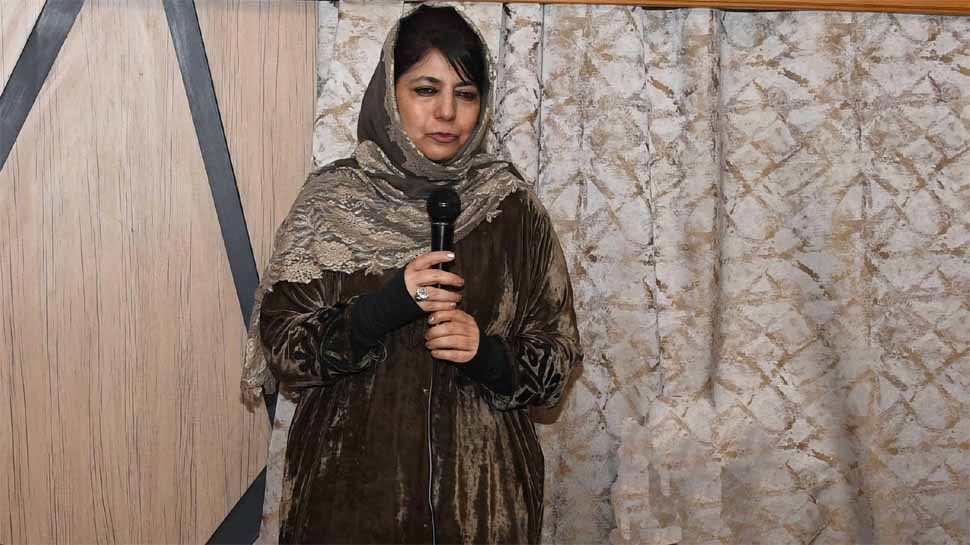 JKLF पर लगा बैन तो भड़कीं महबूबा- 'ये प्रतिबंध कश्मीर को खुली जेल में बदल देगा'
